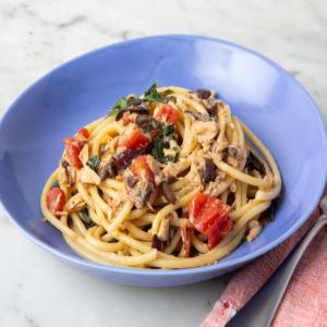 Bucatini with Tuna, Olives, and Tomatoes_image