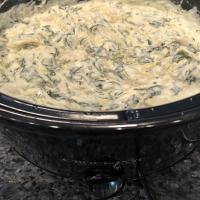 Copycat Olive Garden Hot Spinach and Artichoke Dip_image