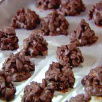 Chocolate Covered Cranberry and Almond Bunches_image