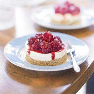 Manuka honey cheesecake with raspberries_image