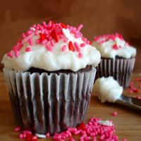 Butter Cream Icing (Buttercream Frosting) image