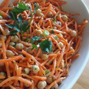 Quick and Easy Carrot and Chickpea Salad_image