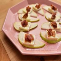 Brie, Bacon and Cayenne Pear Bite_image