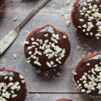 Banana fairy cakes with chocolate frosting_image