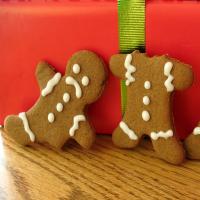 Gingerbread Snowflakes With Icing That Hardens image