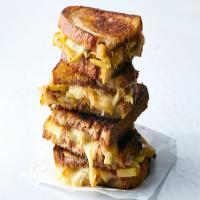 Grilled Cheese With Apples and Apple Butter_image