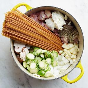 Creamy Chicken, Brussels Sprouts & Mushrooms One-Pot Pasta_image