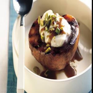 Grilled Brown-Sugar Peaches with White Chocolate_image