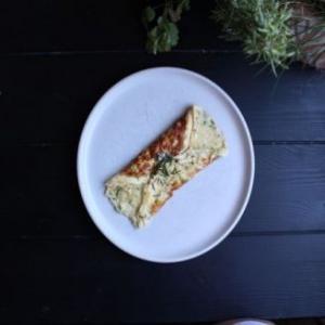 Fine herb and cheese omelette_image