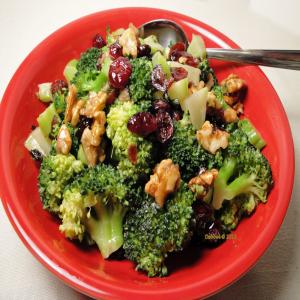 Broccoli With Nuts and Cherries_image