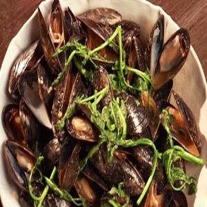 White Miso Mussels with Watercress_image