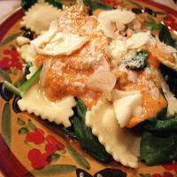 Spinach- Ravioli Salad With Olive Oil Tomato Vinaigrette_image