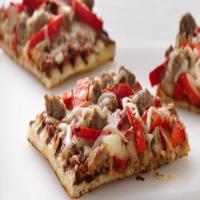 Skinny Grilled Sausage and Pepper Pizza_image