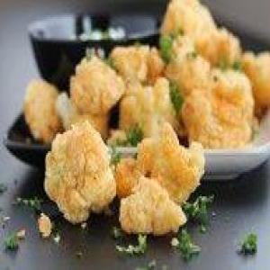 Spicy Fried Cauliflower with White Cheddar Ranch Dip_image