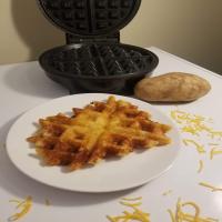 Crispy, Cheesy Potato Waffles_image