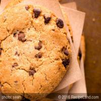 Crunchy Chocolate Chip Oatmeal Cookies_image
