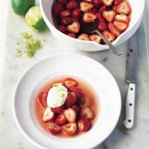 Rosé syllabub & sugared strawberries_image