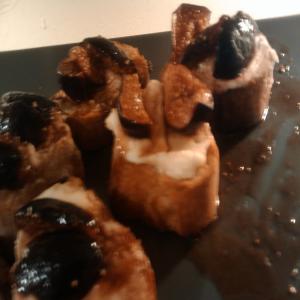 Crostini With Warm Goat Cheese and Balsamic Figs image