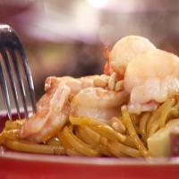 Shrimp with Roasted Garlic Pesto Pasta image