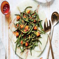 Blistered Green Beans With Tomato-Almond Pesto_image