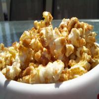 Crispy Vanilla-Caramel Popcorn image