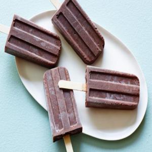 Healthy Chocolate-Chia Pudding Pops image