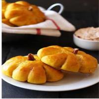 Pumpkin Bread Rolls with Cinnamon Butter Recipe - (1.5/5)_image