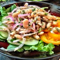 Healthy and Tasty White Bean and Tuna Salad_image