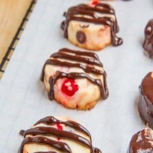 Chocolate and Maraschino Cherry Shortbread Cookies_image