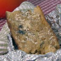 Grilled Roasted Garlic-Rosemary Bread_image