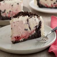 Strawberry and Cookie Ice Cream Cake_image
