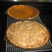 Golden Delicious Apple Pie With Oatmeal Crumb Topping image