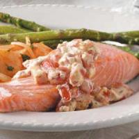 Salmon with Tomato-Dill Sauce_image