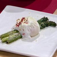 Roasted Asparagus with Poached Egg and Parmigiano-Reggiano_image