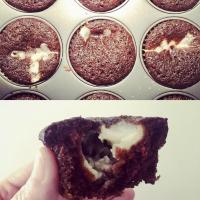 Easy Cheesecake-Filled Cupcakes (Vegan)_image