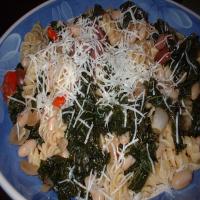 Macaroni With Kale and White Beans image