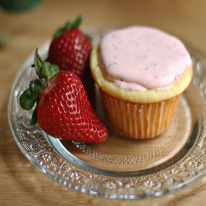Yummo Strawberry Cupcakes_image