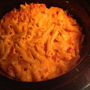 Easy Crock Pot Mac & Cheese with tomatoes_image