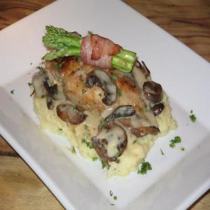 Chicken and Mushrooms in a Cream Sauce_image