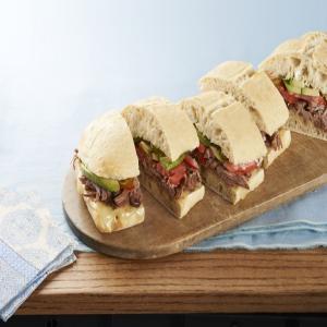 Mexican-Style Beef and Jalapeño Sandwich_image