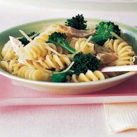 Fusilli With Broccoli and Chicken_image