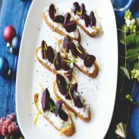 Beetroot and goats' cheese crostini recipe_image