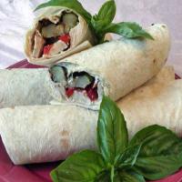 Chicken With Zucchini and Roasted Pepper Wraps_image