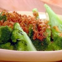Steamed Broccoli with Brown Butter Sauce_image