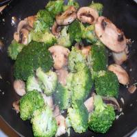 Garlic-spiked Broccoli and Mushrooms With Rosemary_image
