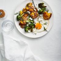 Sheet-Pan Smashed Potatoes and Broccoli_image