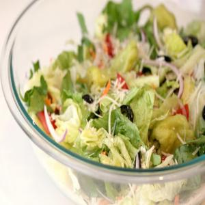 Olive Garden Salad and Dressing Recipe - (4.4/5)_image