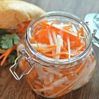 Vietnamese Pickled Daikon Radish and Carrots_image