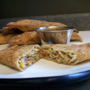 Egg Rolls With Peanut Dipping Sauce_image