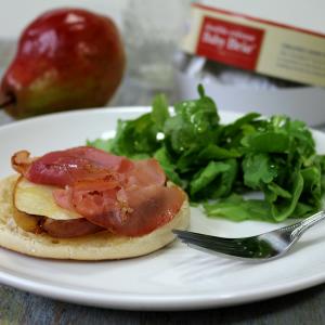 Broiled Pear and Prosciutto Toasts image